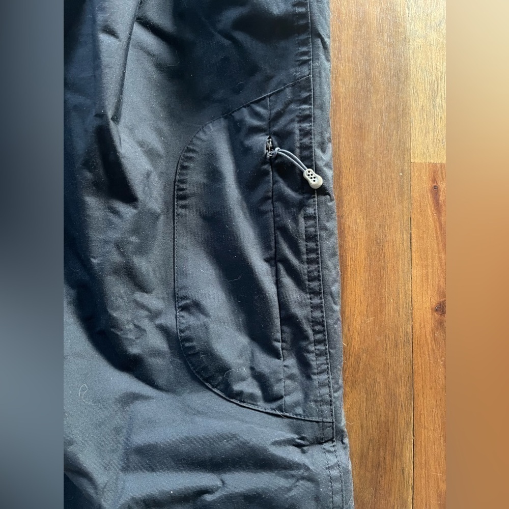 Patagonia women’s black snow pants - Picture 3 of 13
